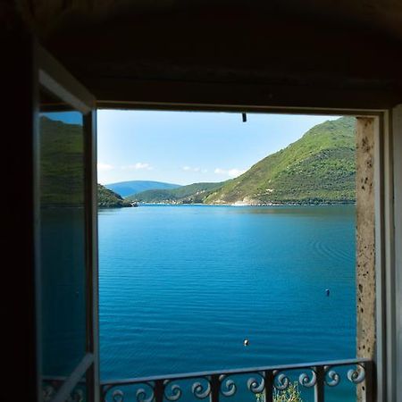 Apartment Waterline Perast Bagian luar foto