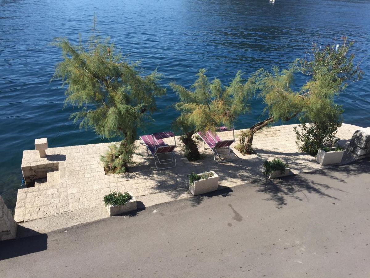 Apartment Waterline Perast Bagian luar foto